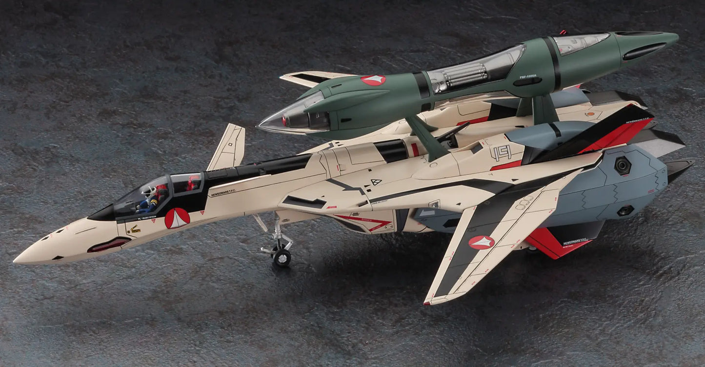Macross Plus YF-19 w/Fast Pack & Fold Booster 1/72 Scale Model Kit