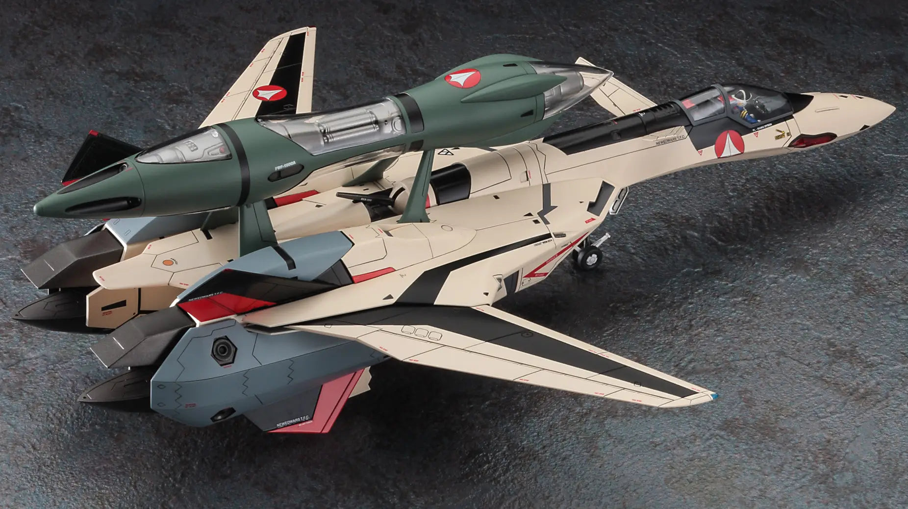 Macross Plus YF-19 w/Fast Pack & Fold Booster 1/72 Scale Model Kit
