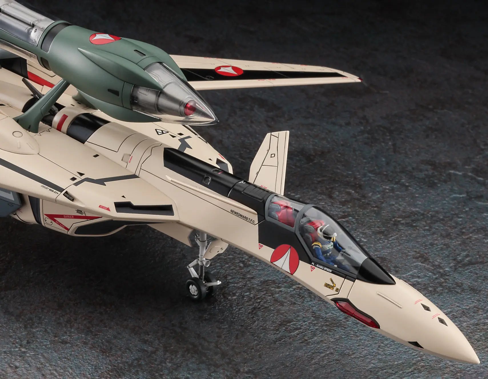 Macross Plus YF-19 w/Fast Pack & Fold Booster 1/72 Scale Model Kit