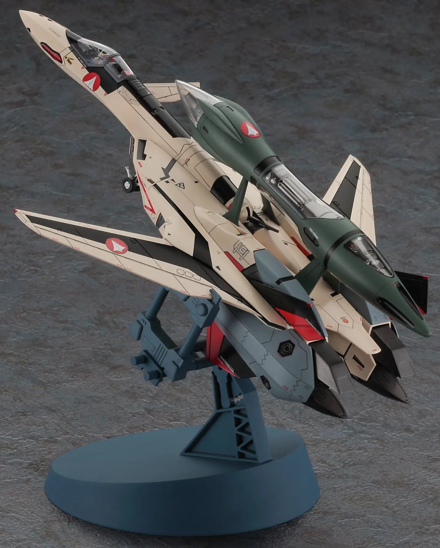 Macross Plus YF-19 w/Fast Pack & Fold Booster 1/72 Scale Model Kit