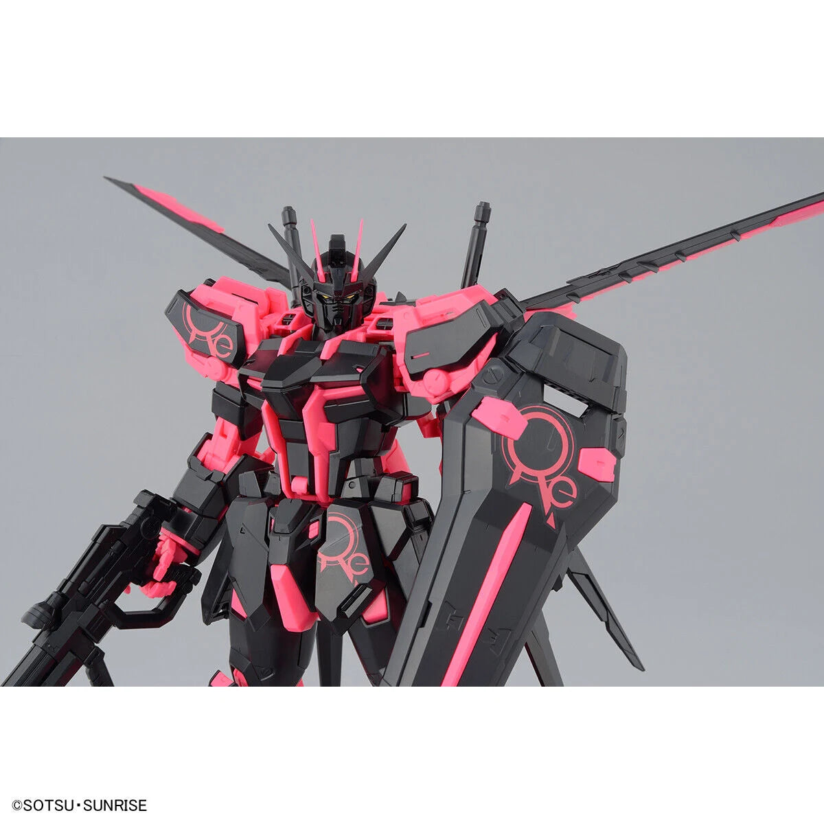 MG 1/100 Aile Strike Gundam Ver. RM [Recirculation Ver/ Neon Pink]